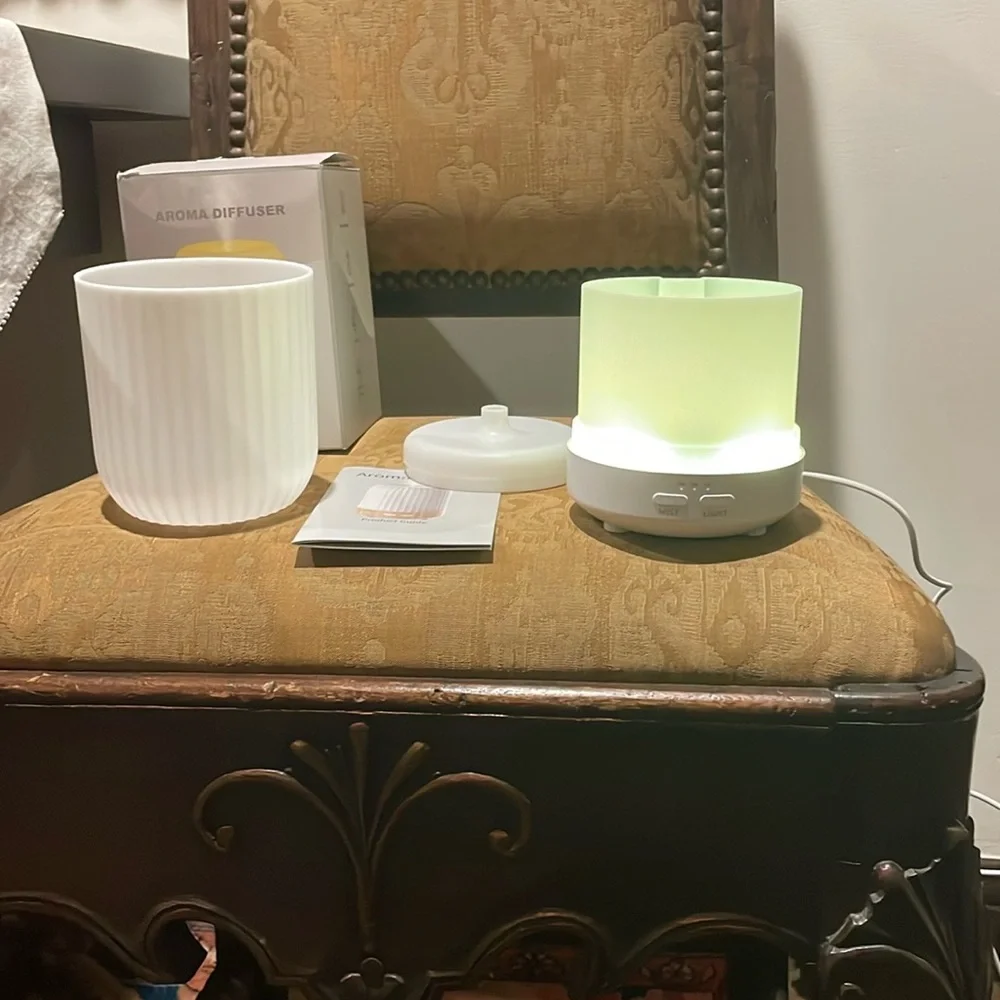 Aroma Diffuser - White with mist and colors NIB
